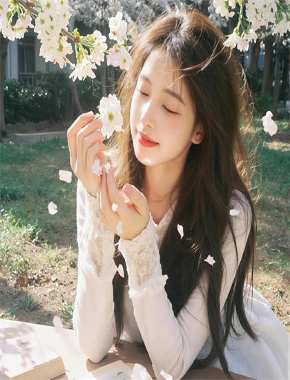 带你走进《烟火年年》的幕后世界：发行的档期安排与排片策略 探索艺术与技术的完美结合